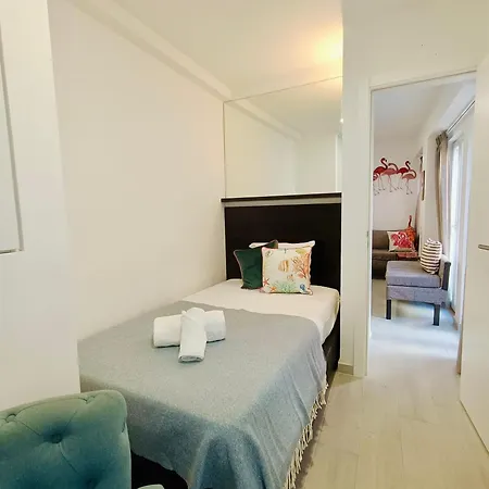 Flamingo Apartment